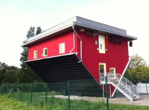 Funny-photo-barn-building-upside-down